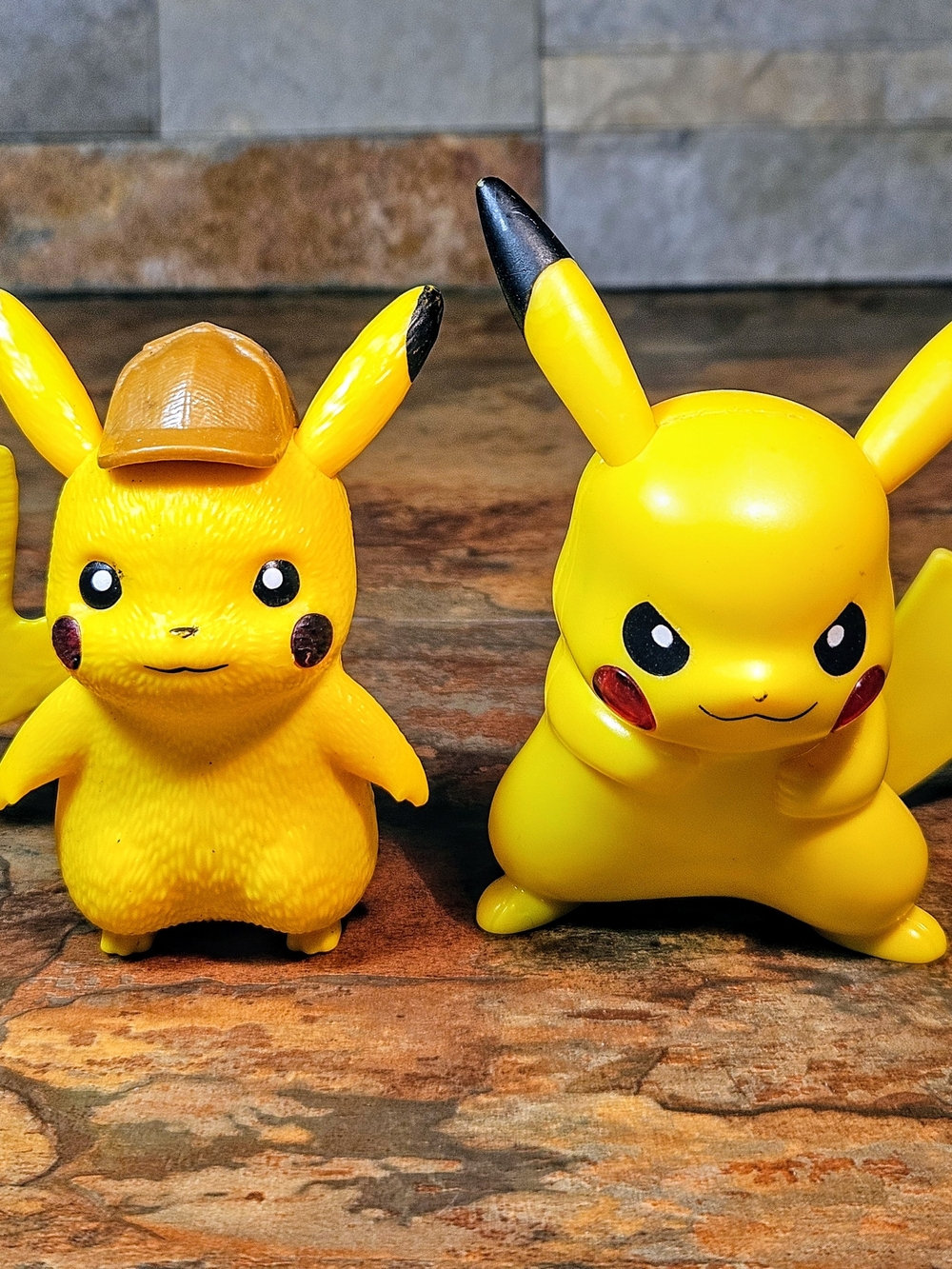 2- Lot Pickachu Burger King